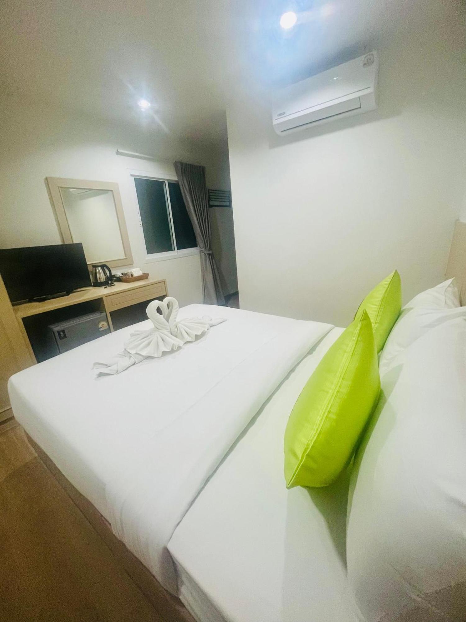 28 Boutique Hotel Patong Exterior photo